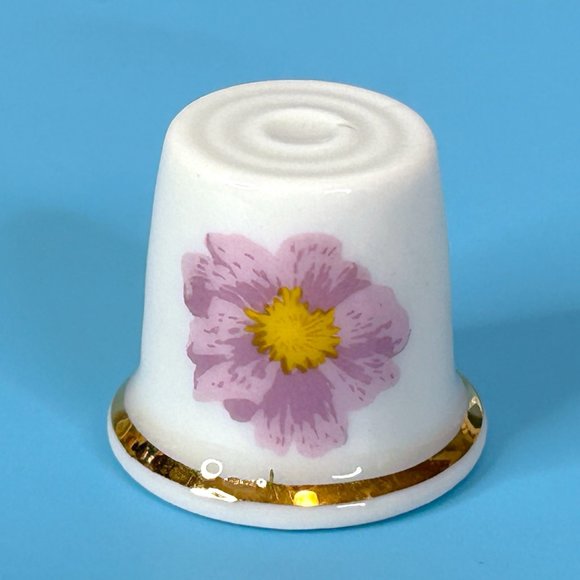RARE Vintage North Dakota Prairie‎ Rose Flower Porcelain Thimble - Picture 1 of 5